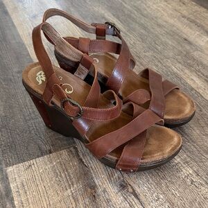 DANSKO EU 39 (US 8.5-9) Frida Whiskey Brown Leather Studded Wedge Heels Sandals